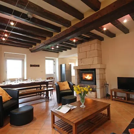 Renovee Avec Jardin Clos, Terrasse, Jeux, 5 Chambres, Et Animaux Acceptes - Fr-1-497-109