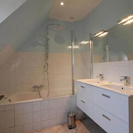Holiday home Renovee Avec Jardin Clos, Terrasse, Jeux, 5 Chambres, Et Animaux Acceptes - Fr-1-497-109