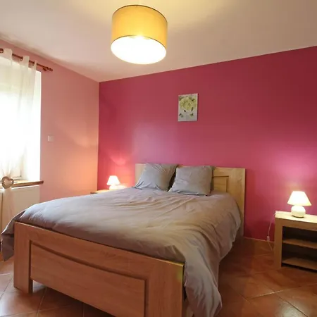 Holiday home Renovee Avec Jardin Clos, Terrasse, Jeux, 5 Chambres, Et Animaux Acceptes - Fr-1-497-109 *